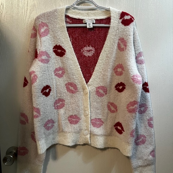 Cupcakes and Cashmere Pink Red Lips Fuzzy Valentine Cardigan Medium - Picture 1 of 4